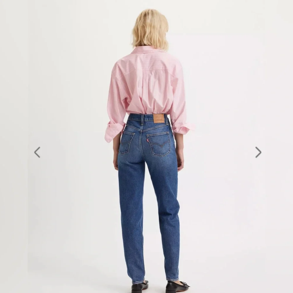 WOMENS LEVI’S HIGH WAISTED MOM JEAN IN A MEDIUM BLUE WASH DENIM 80’s VIBE… - Picture 3 of 11